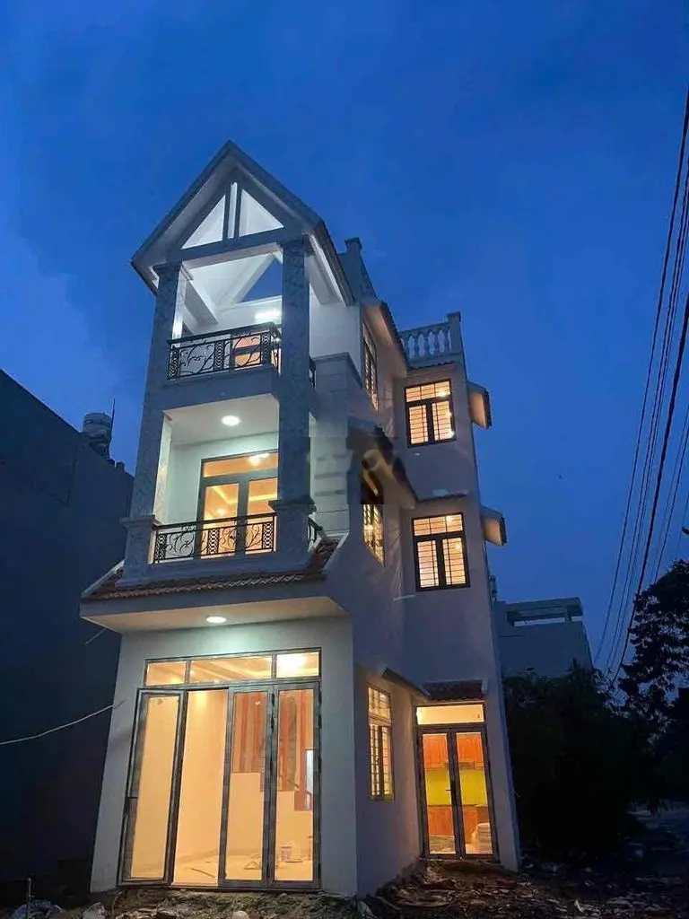 Chính Chủ Gửi Bán Căn Nhà Mới Xây Đang Hoàn Thiện Đẹp Lung Linh