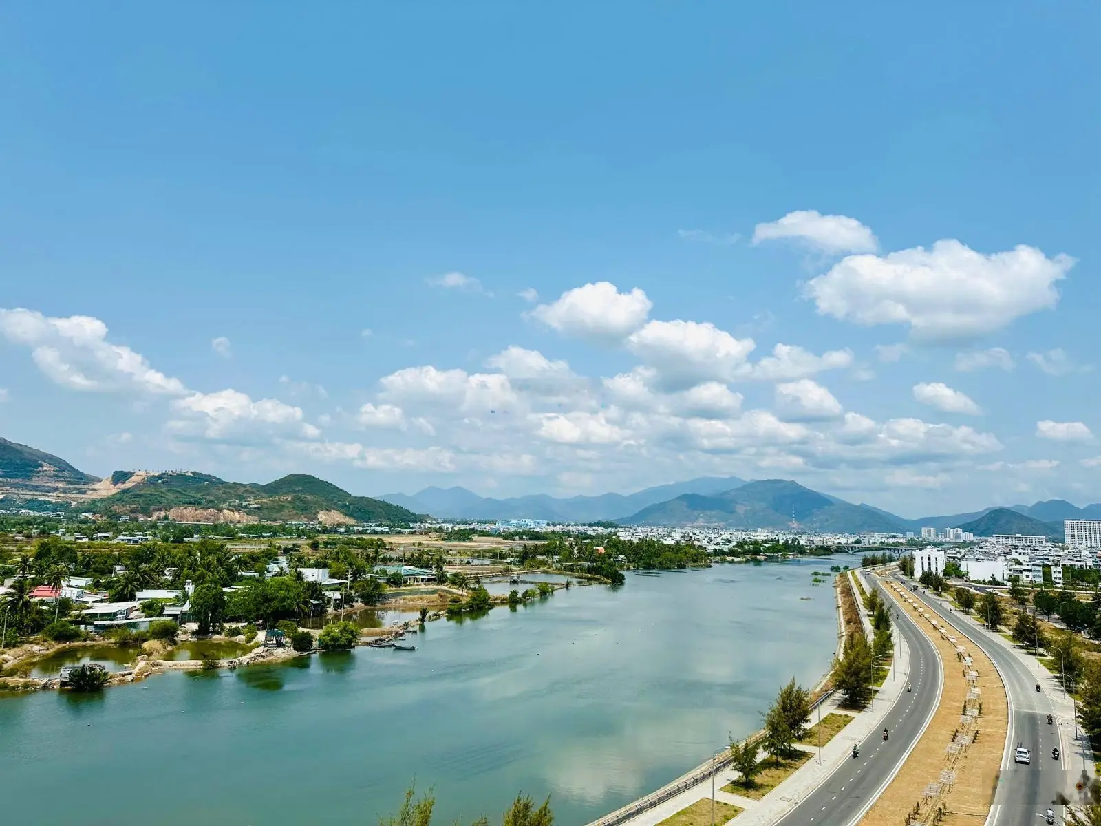 Mặt tiền 8m đường Vành Đai 2 - view sông KĐT Hà Quang 2 - giá chỉ 69 triệu/m2