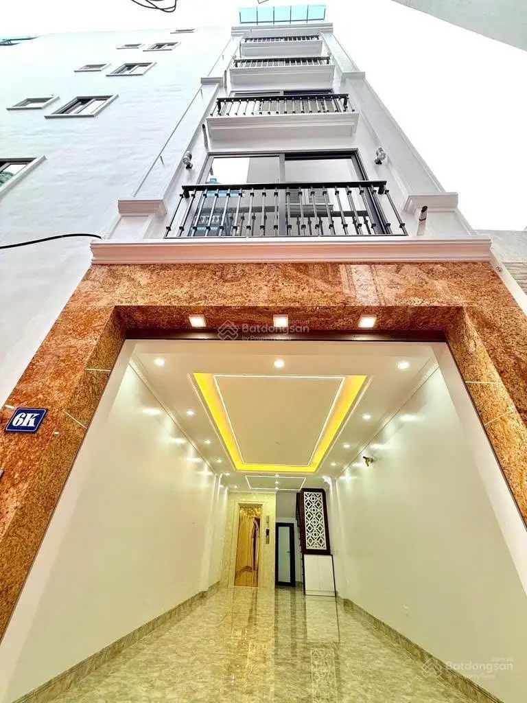 Bán nhà giáp bát - thang máy - phân lô 6 tầng - mới đẹp gần phố