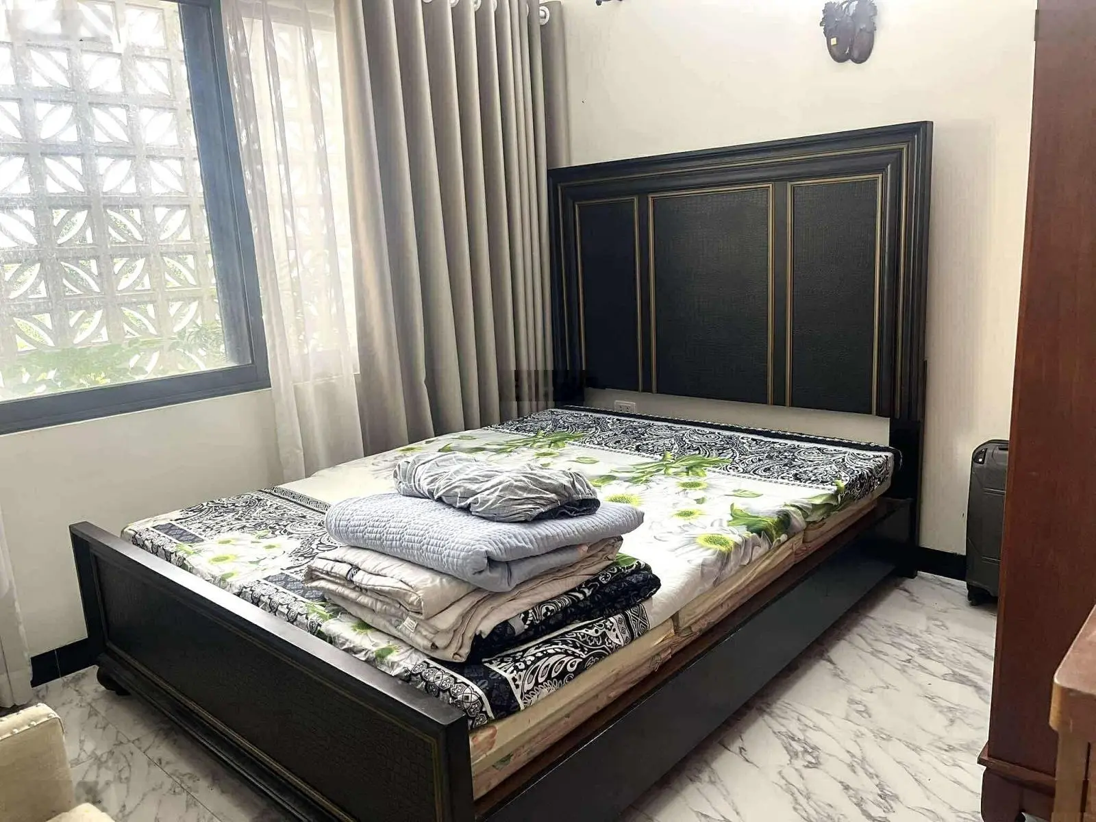Bán Gấp nhà Trường Lâm-Việt Hưng.Dân xây 5 tầng.thang máy.DT 51,1m. MT 4,7m.oto 7 chỗ đỗ cửa. 9tỷ98