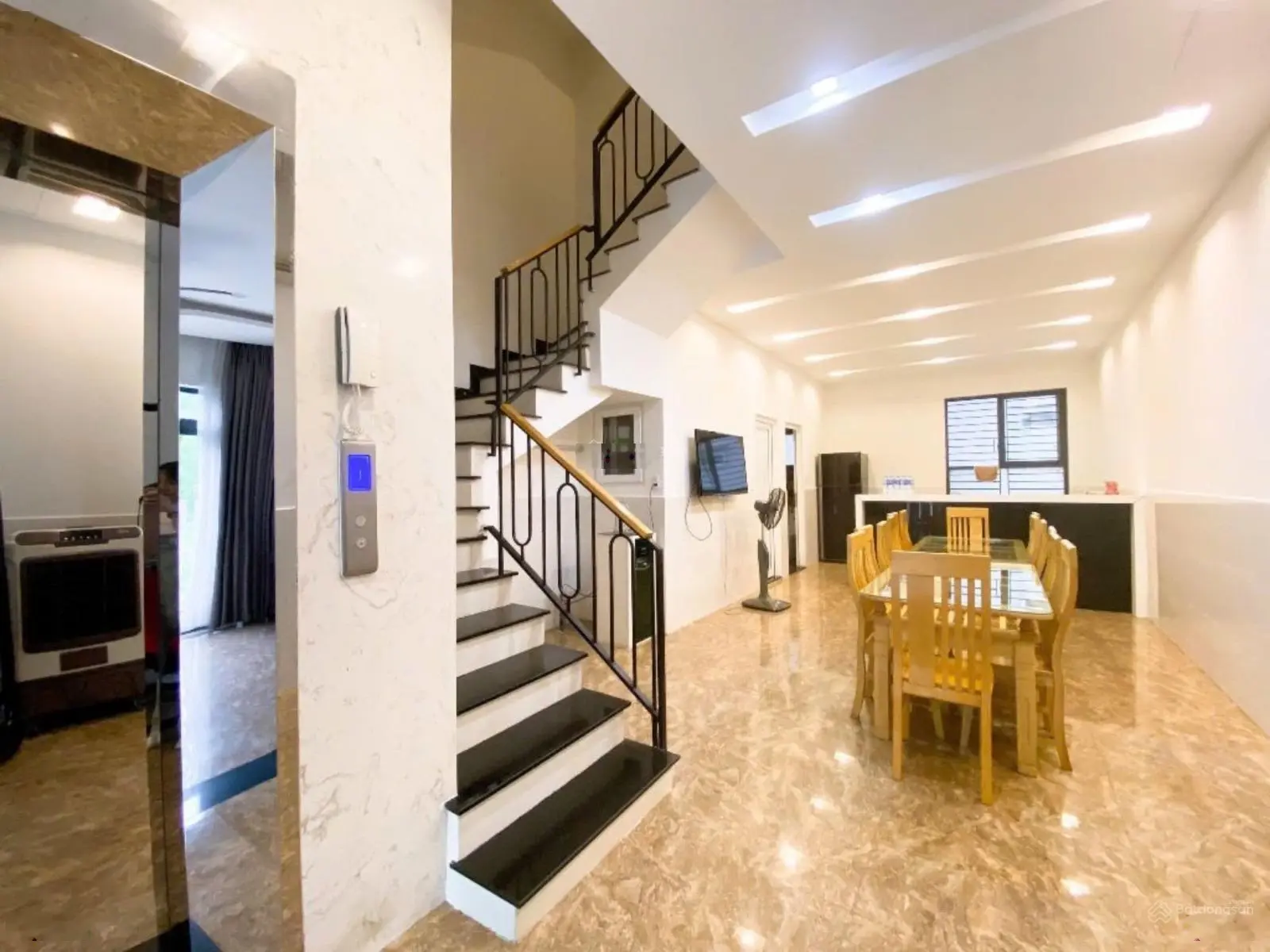Bán tòa căn hộ 5 tầng mặt tiền đường nguyễn đình , dt 82m , ngang 5m , dt 50tr/th - giá 10 tỷ 9 tl