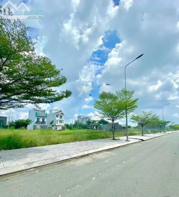 Có 5 lô tách thửa 90m2 đã bán 3, nay bán nốt 2 lô, giá 1tỷ300 Tỉnh Lộ 10