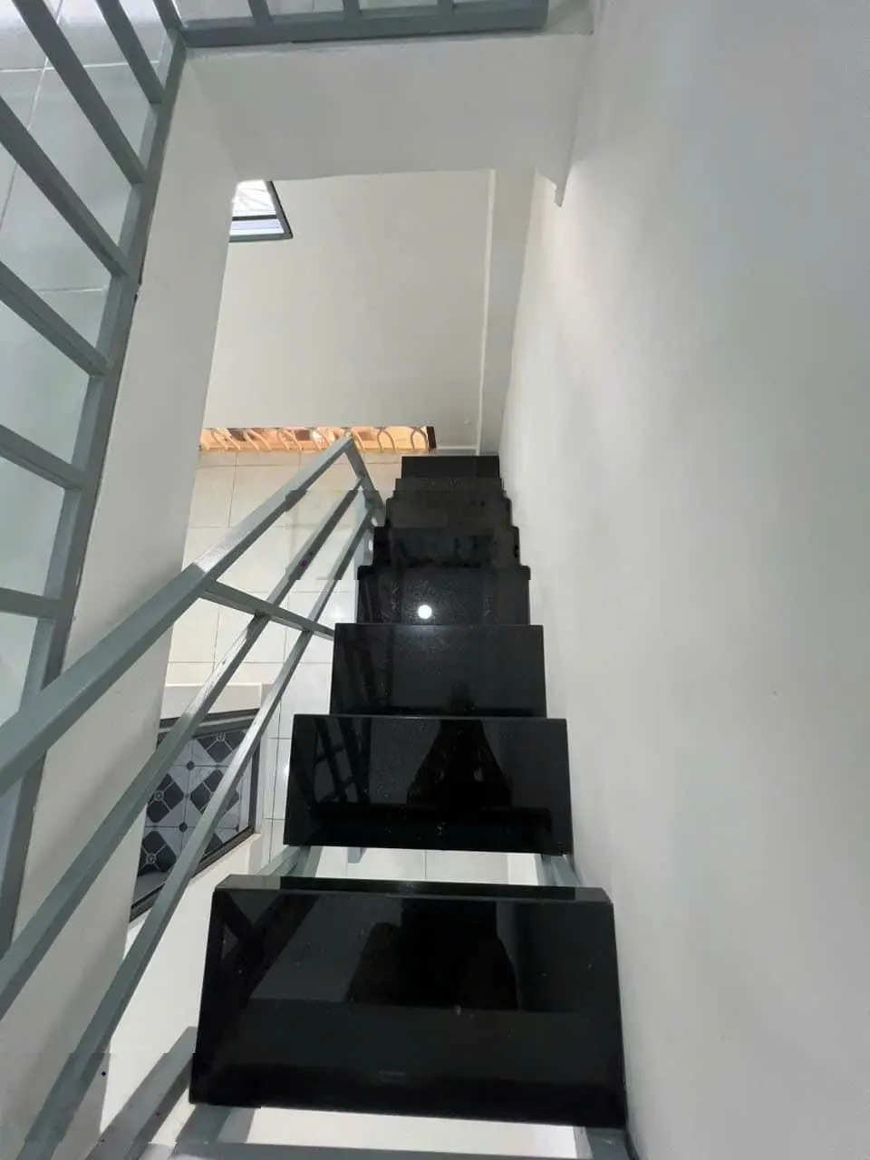 Nhà bán đẹp , 3 tầng , dtsd 21m2 , Hoàng diệu , phường 4 Quận 4.
