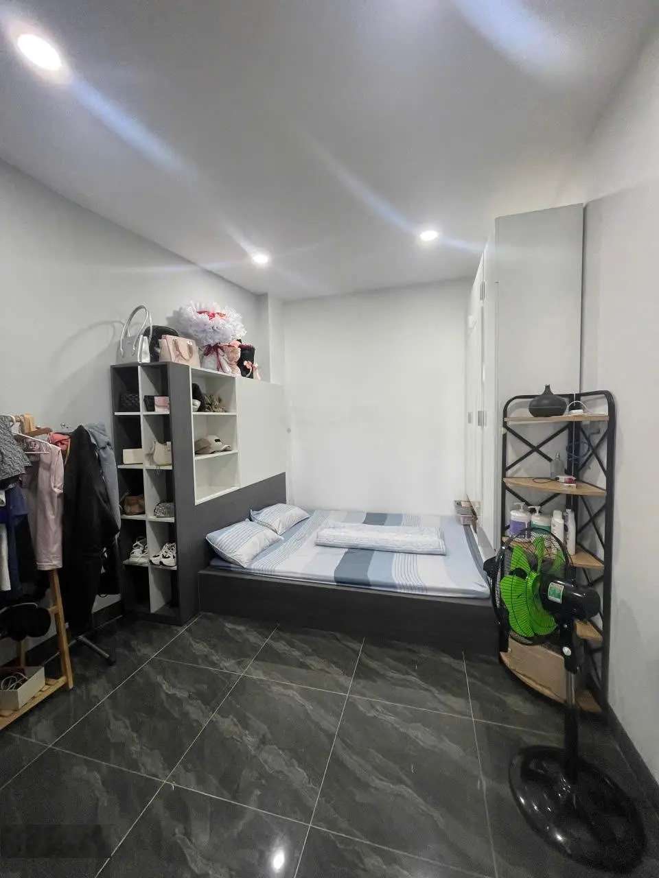 Bán nhà 1 trệt 1 lầu DT 85,6m2 gần chợ Ga Vĩnh Thạnh, nhà đẹp, đường betong 4.5m, giá 2ty580