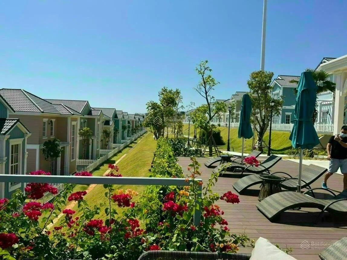 Biệt thự Full Nội thất 4PN, đối diện hồ bơi Novaworld PT Giá: 6 tỷ (Bao thuế phí) LH: 0966765282