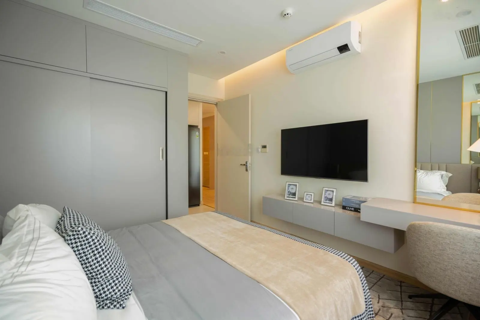 Căn 2PN giá rẻ nhất tòa. DT 67m2 thông thủy nhận nhà ở ngay. HĐMB full NT cao cấp, HTLS 18 tháng 0%