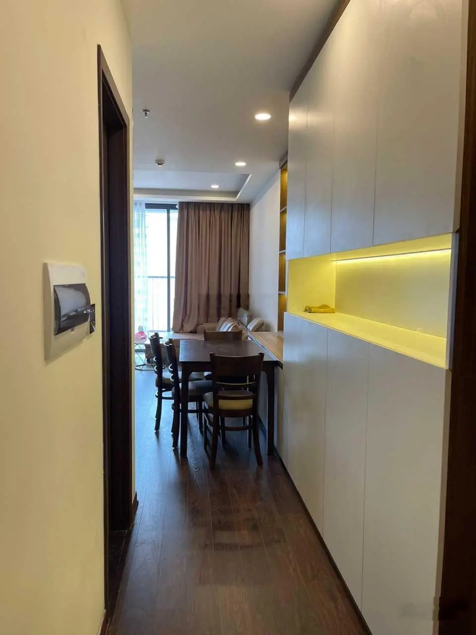 Bán nhanh căn hộ 2PN 68m2 ban công Đông Nam full nội thất tầng trung 0981 971 ***