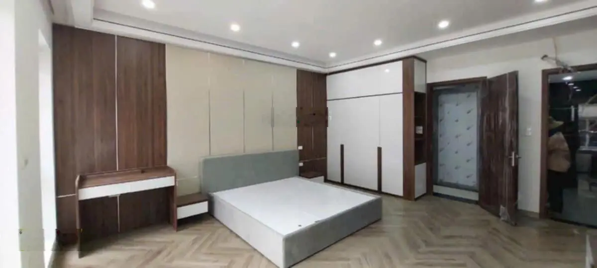 Bán nhà phố Bồ Đề, Long Biên , 7 tầng,thang máy, lô góc 2 thoáng, ô tô 7 chỗ vào nhà