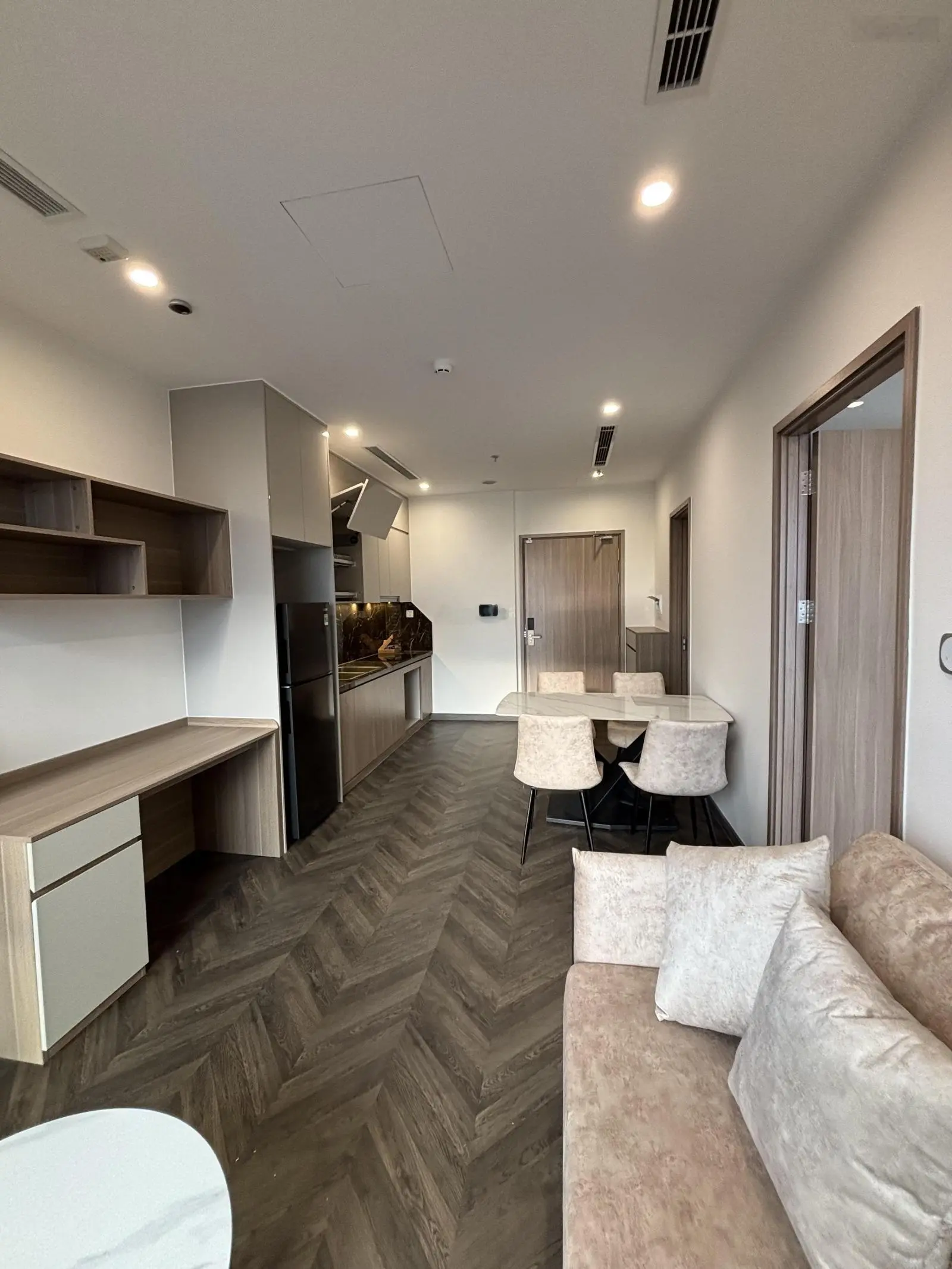 Chính chủ bán gấp căn hộ 1 pn tại vinhomes sky park, 2,3 tỷ vnd, 47m2