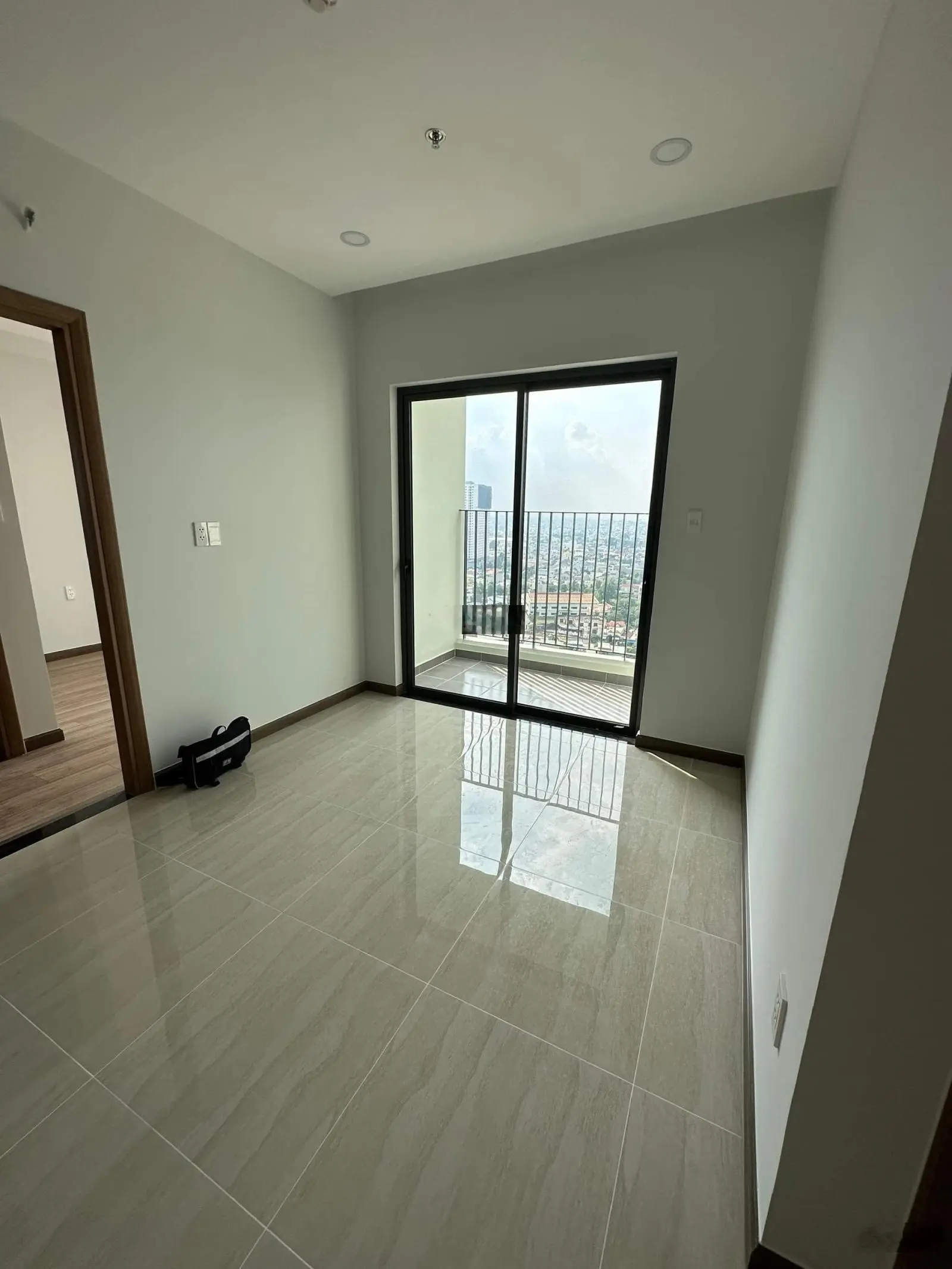 Siêu hot, Bcons Plaza 48m2, 2PN đẹp như căn góc mà giá rẻ hơn gần 200tr, chỉ 1 tỷ 670 bao thuế phí