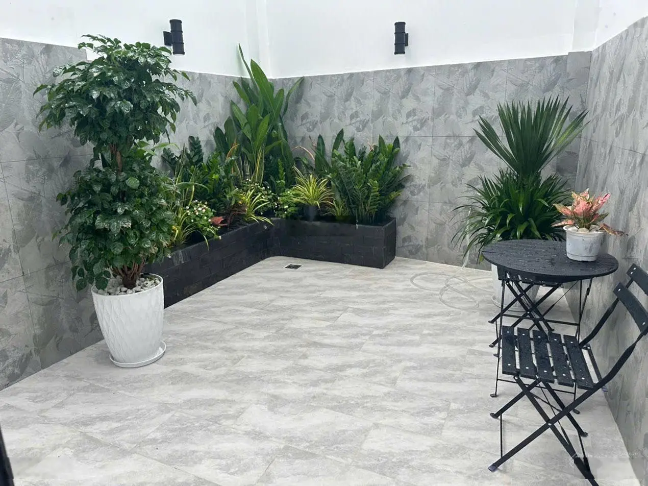 Nhà phố 5 lầu có thang máy, gara ôtô, full nội thất cao cấp khu kinh doanh sầm uất Đinh Công Tráng