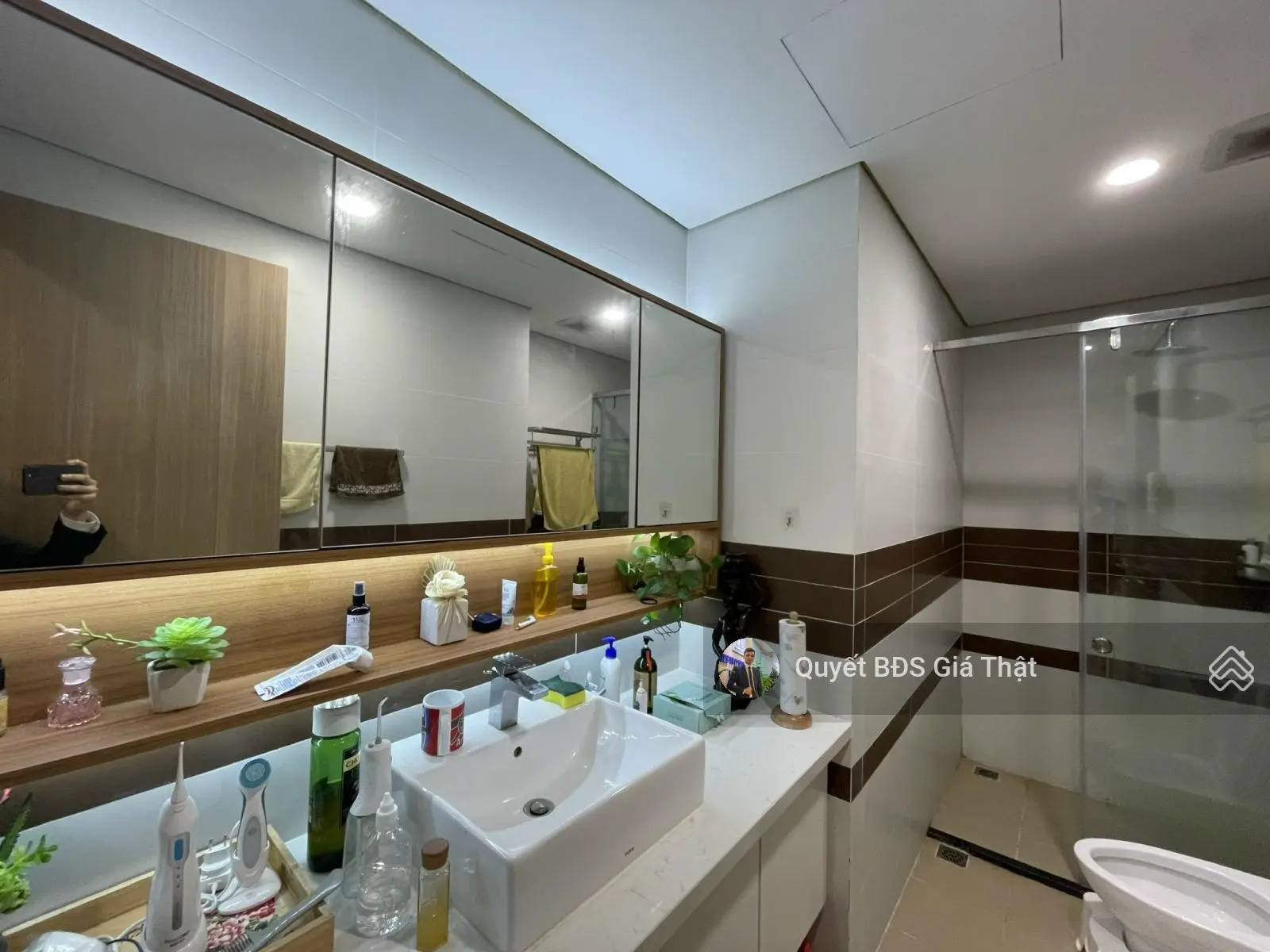 (Giá thật). Chính chủ bán căn 140m2 3PN + 2WC tầng trung đẹp giá 8.5 tỷ CC Vimeco Nguyễn Chánh