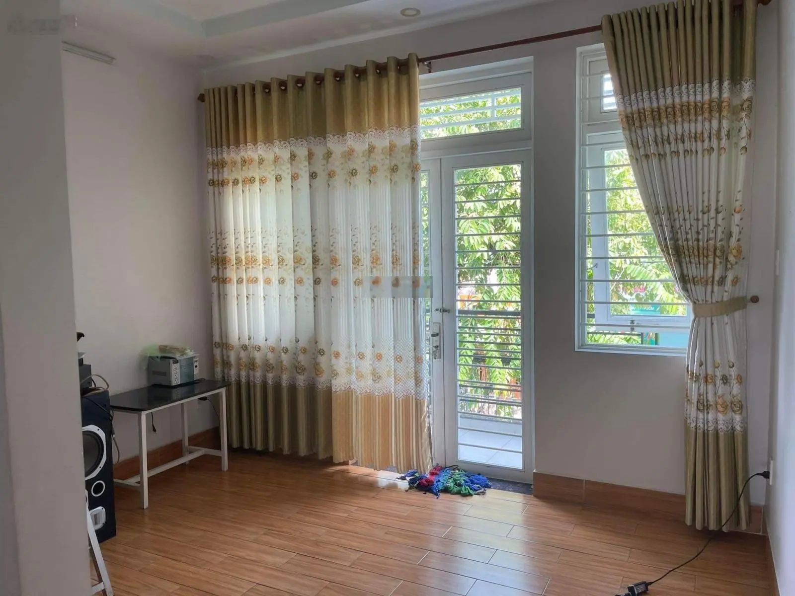 Khách đuối bán gấp nhà 98m2 sát Vincom Thủ Đức 1trệt 2 lầu giảm xuống 3 tỷ, rất hiếm