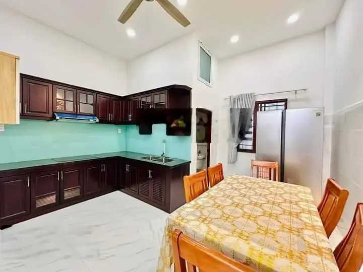 Cô Sáu cần bán nhà hẻm 5M Đ. Trường Sơn Quận 10. Giá 3tỷ7, Diện tích 45m2