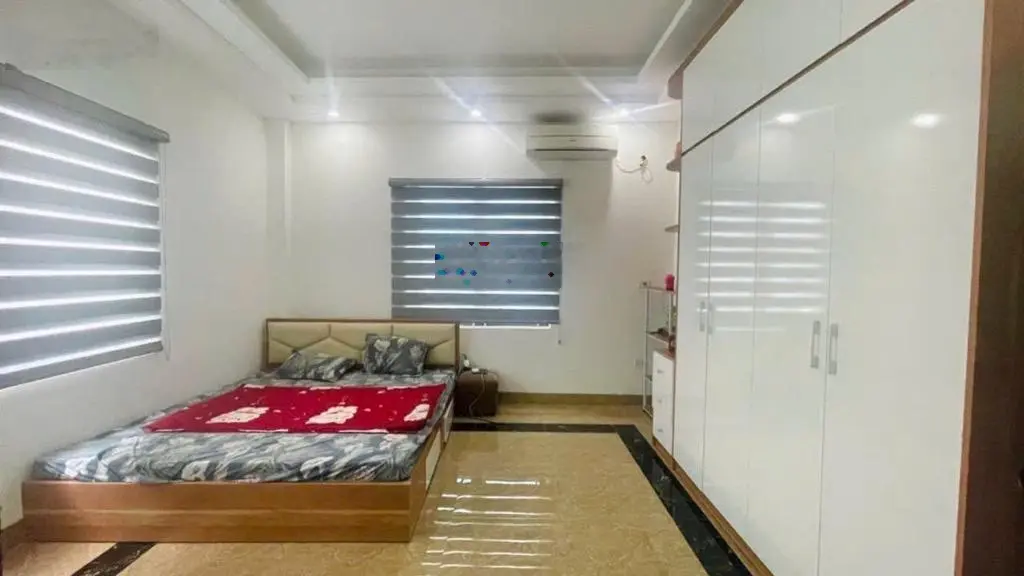 4,95 tỷ nhà lô góc ,ô tô đỗ cửa , full nội thất , phố PHÚC LỢI LONG BIÊN