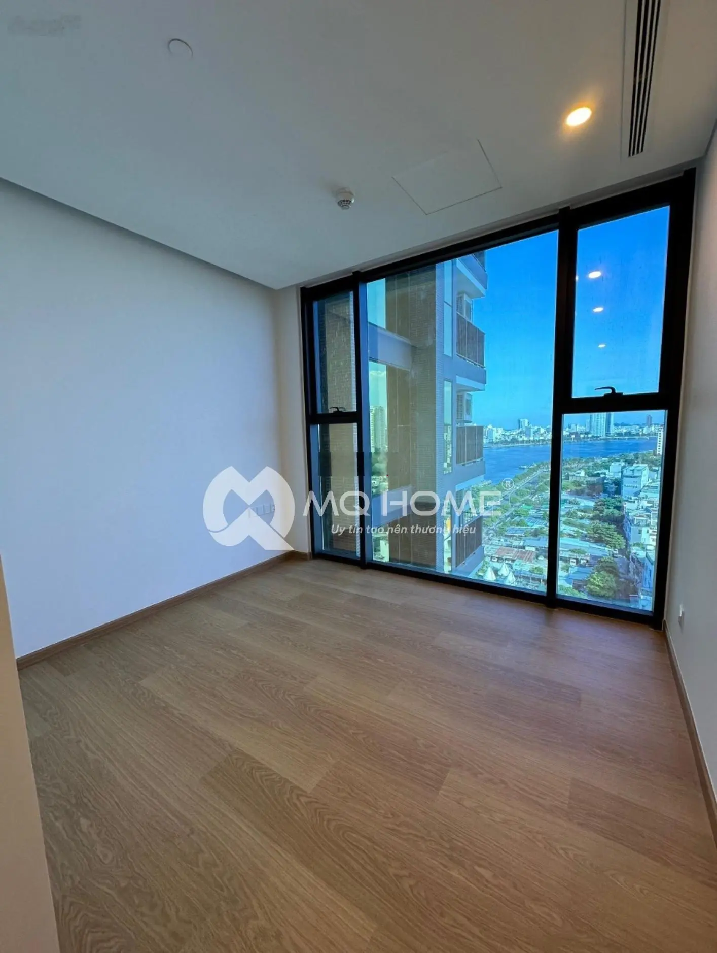 Cần bán căn hộ cao cấp SAM Tower 2PN tầng cao view sông, giá cực rẻ