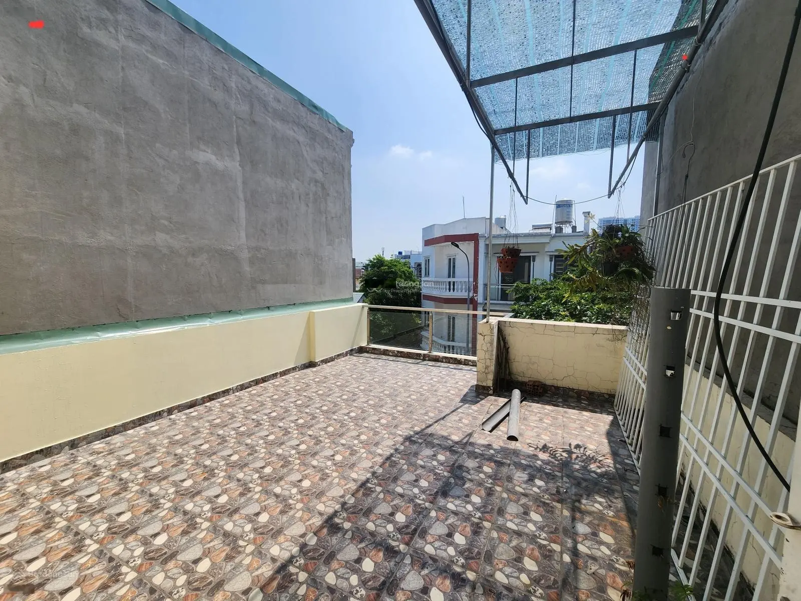 Bán nhà, 3 tầng 2 phòng ngủ rộng, 80m2 ngang 5m, ngay chợ đêm Hòa Lân, 3.89 tỷ TL