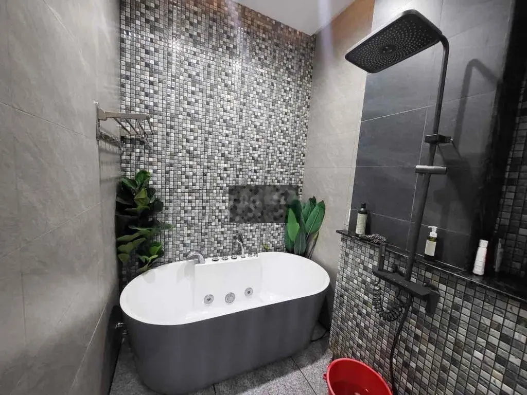 VAN PHUC CITY Nhà bán hoặc cho thuê nguyên căn 182m2 full nội thất đẹp