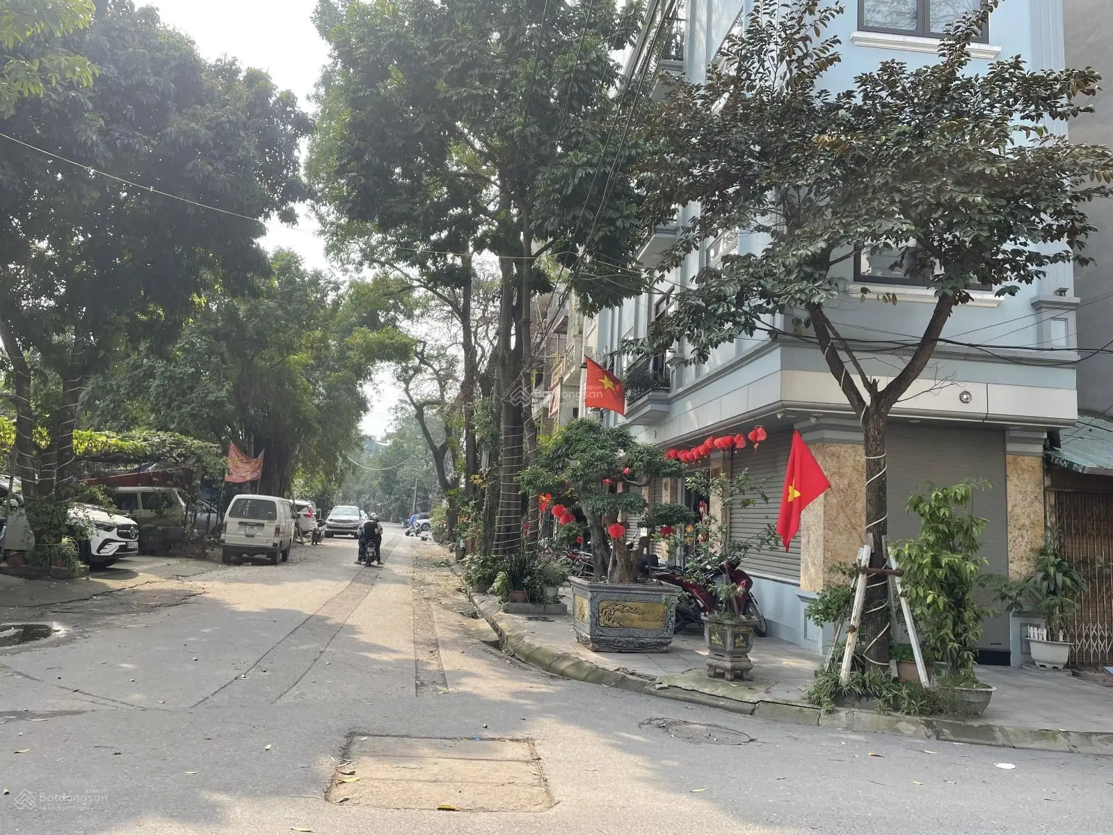 Nhà phân lô, ô tô tránh, mt khủng, 76m, 19 tỷ. sau 1 nhà mp