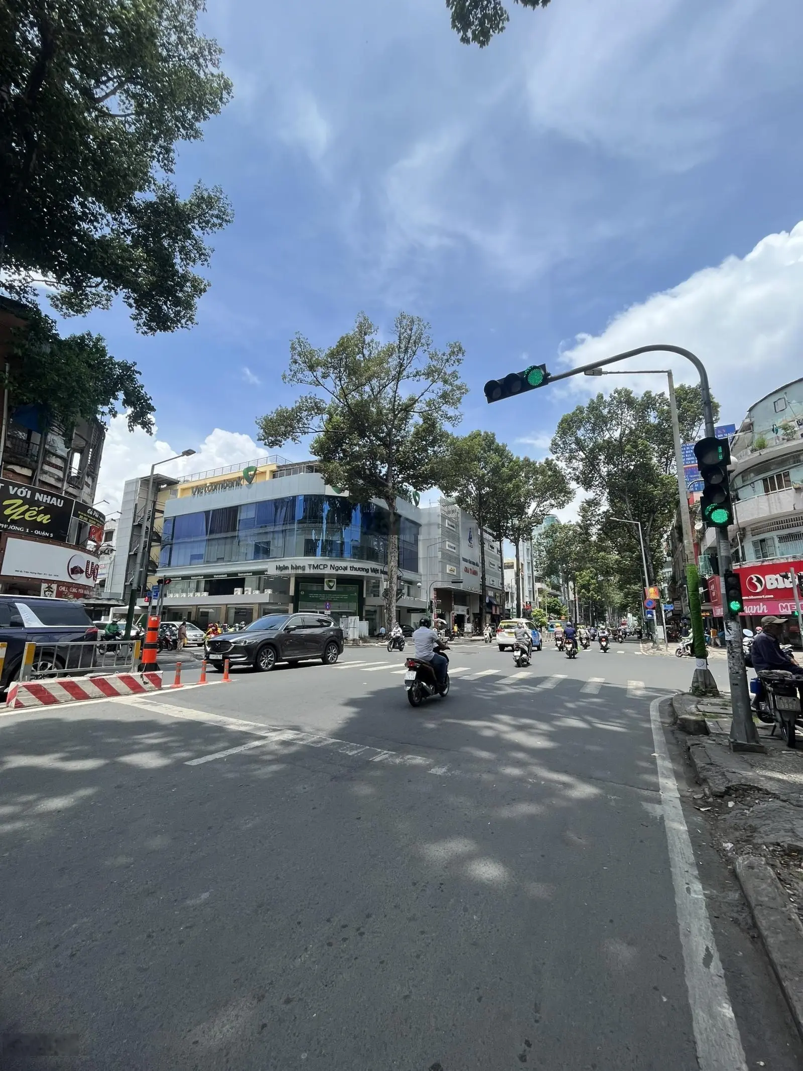 Góc 3 MT Trần Bình Trọng - Q5 ( 4.5 x 16m ) 2 Tầng. HĐT: 35 Triệu/tháng. Giá: 23 Tỷ