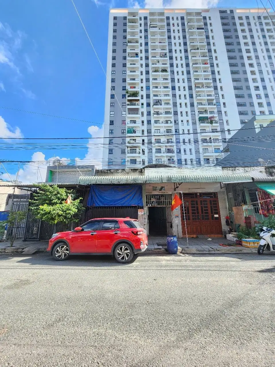 Bán dãy trọ 111m2 dưới chân chung cư. Gần chợ Bình Đang, đường Nguyễn Du. P. Bình Hòa TP Thuận An