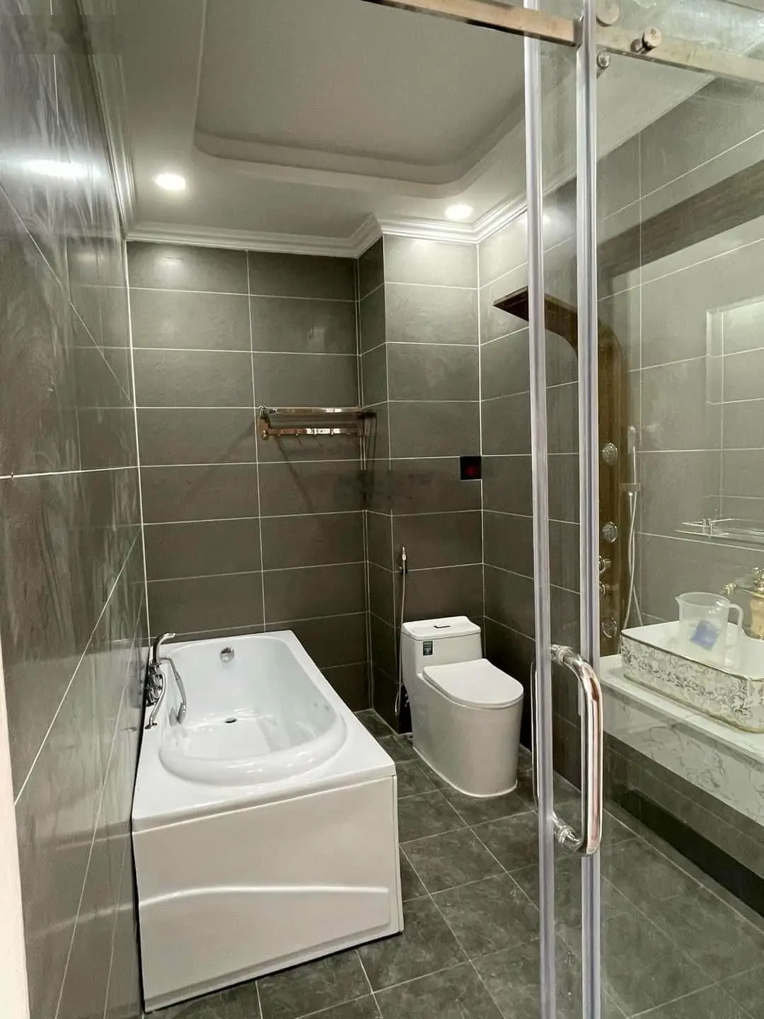 Cần bán căn nhà trong KDC có đầy đủ nội thất, chính chủ bao sang tên trong ngày
