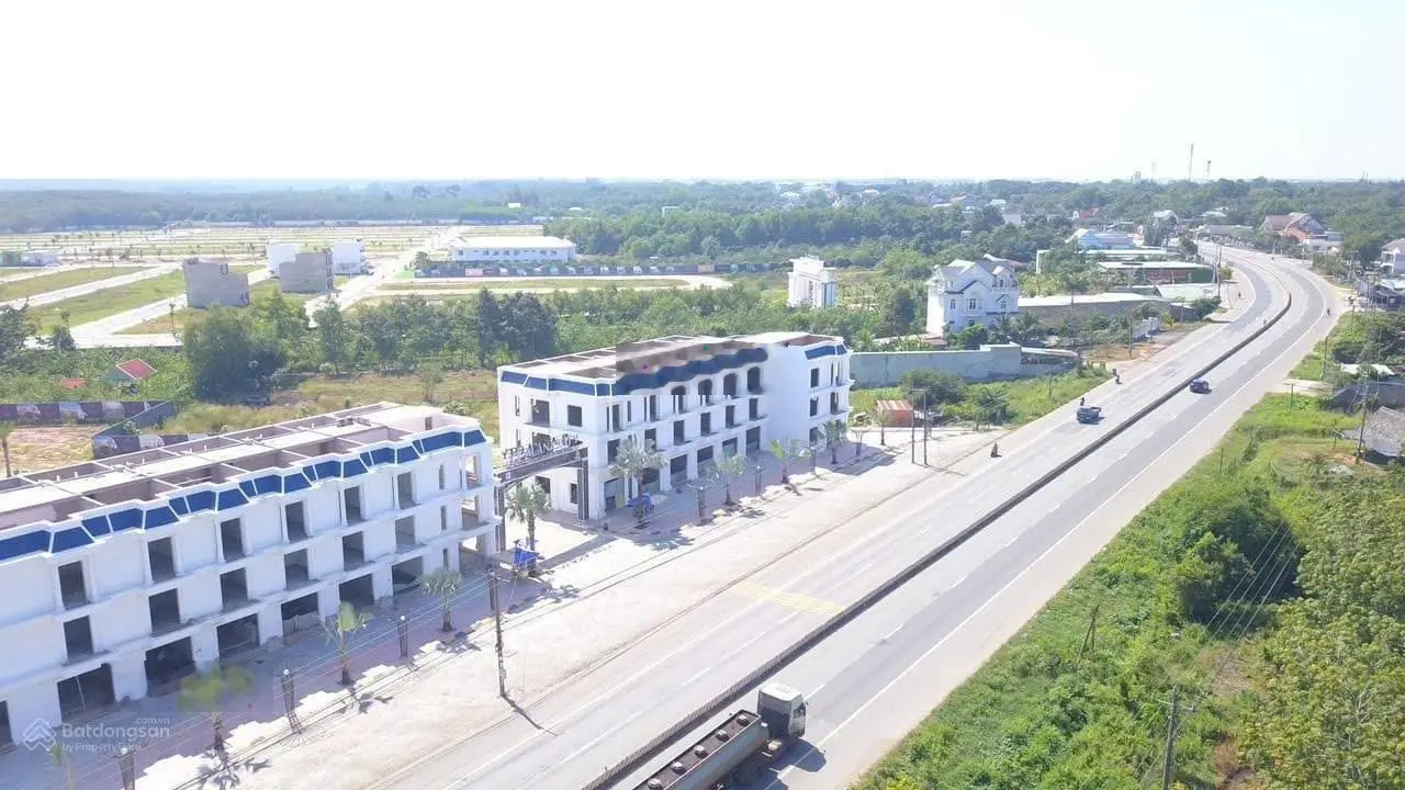 Xem ngay : Nền đất đẹp đối diện hồ bơi dự án. Giá tốt