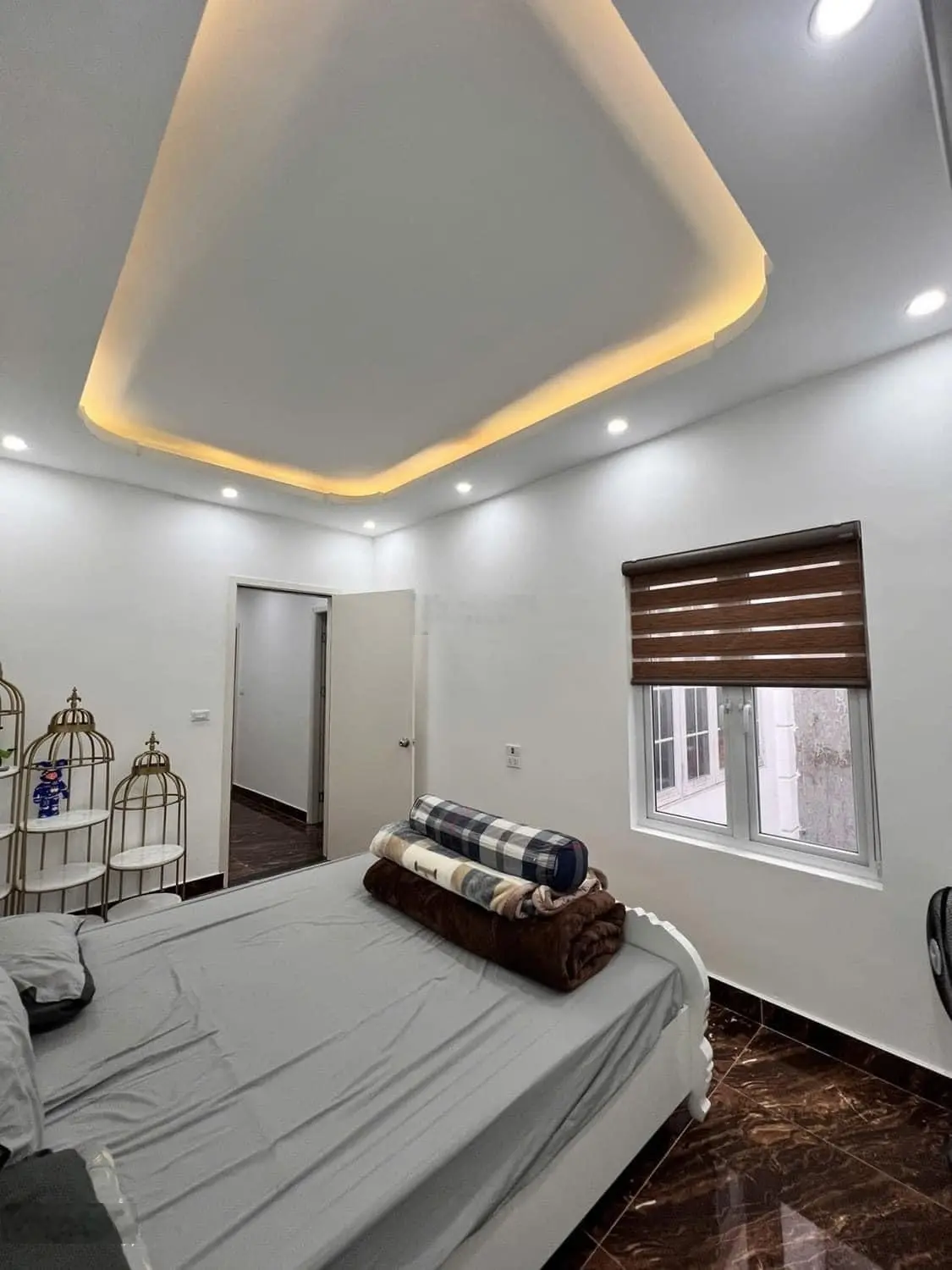 Hiếm Đào Tấn - Gần phố - Ô tô ba bước chân 75m2 - 4 tầng - 4m MT