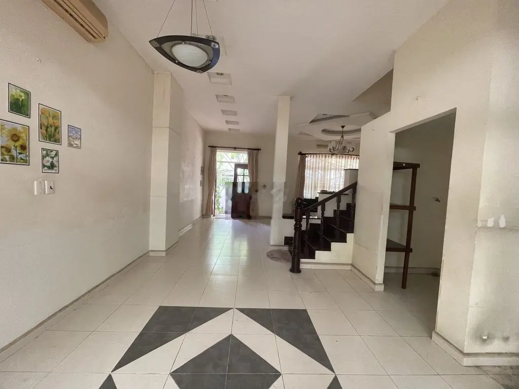 Bán biệt thự Hưng Thái, Phú Mỹ Hưng, DT 7x18m, 1 trệt 2 lầu, hướng bắc