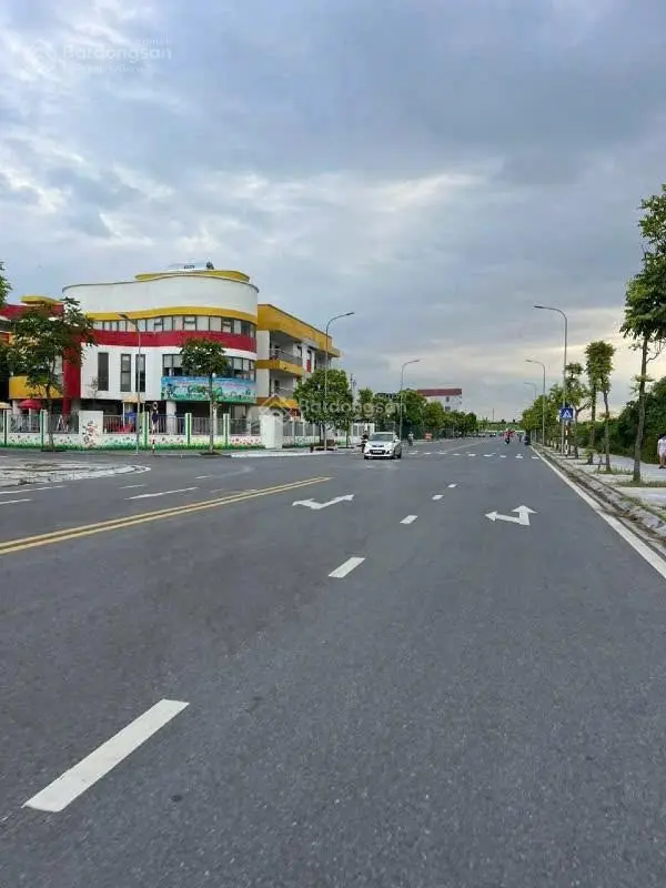 Bán đất cự khối 70m , mt 5m , đường ôtô tránh kinh doanh gía chào 8,2tỷ thương lượng
