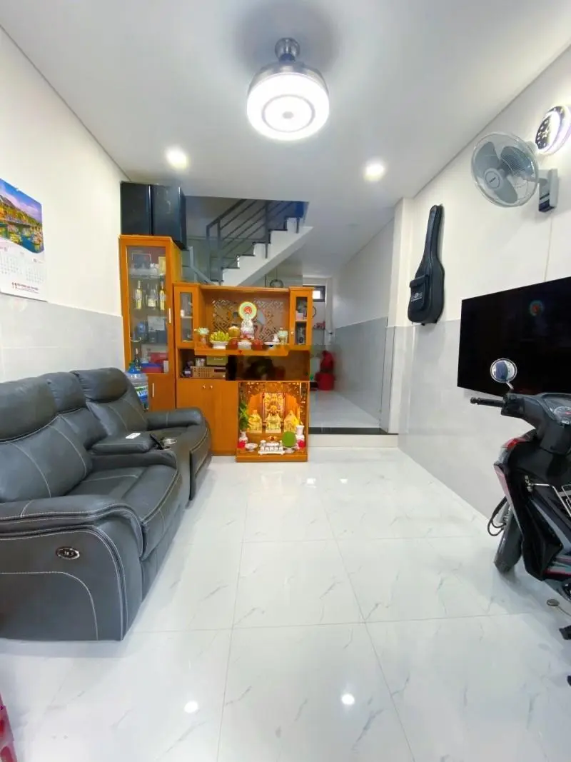 Bán nhà Phan Văn Trị - HXH - (7x9)m - DT 135,4m2 Sàn - 240/Y