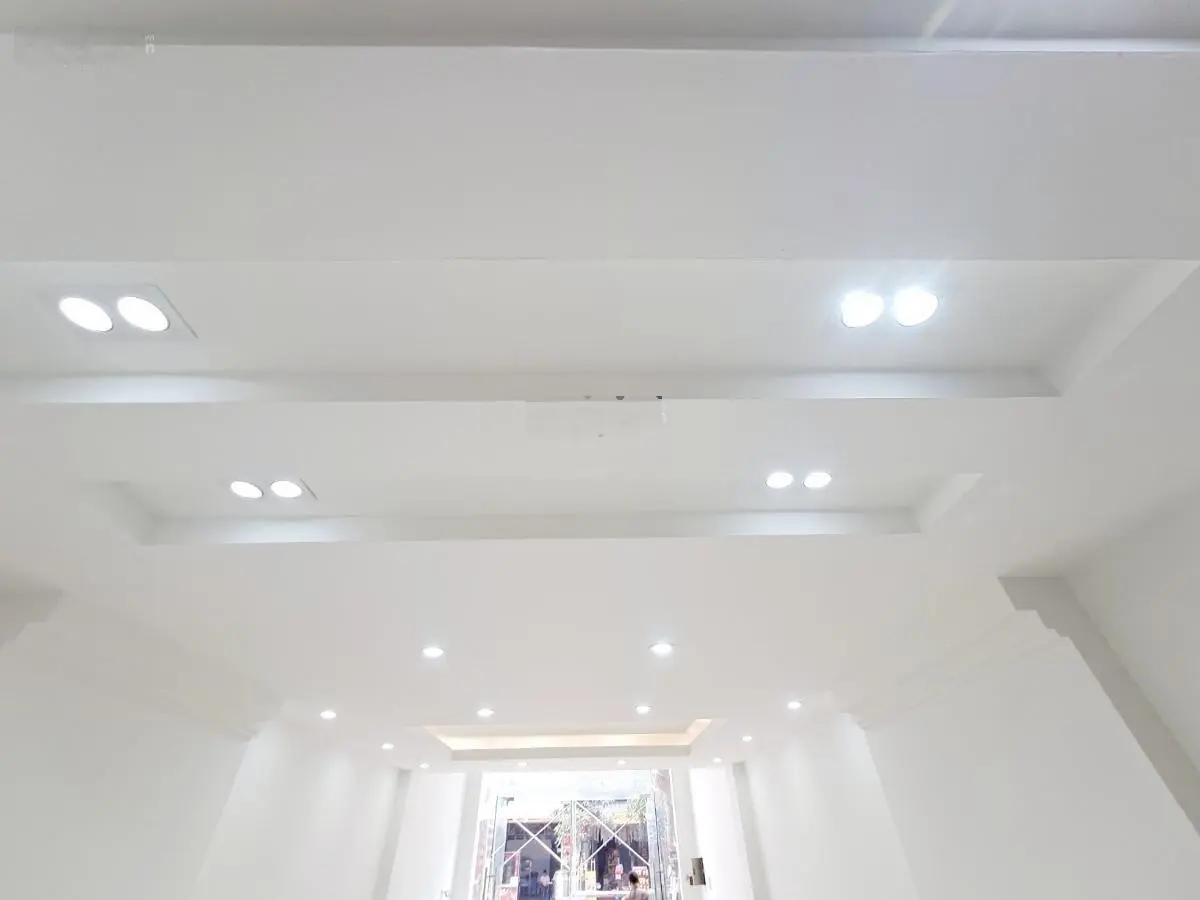 Mặt phố kinh doanh Sầm Uất Hoàng Công,Kiến Hưng. Dt 50m 6 tầng Mt 4.5m. Giá 17 tỷ. Kinh doanh đỉnh