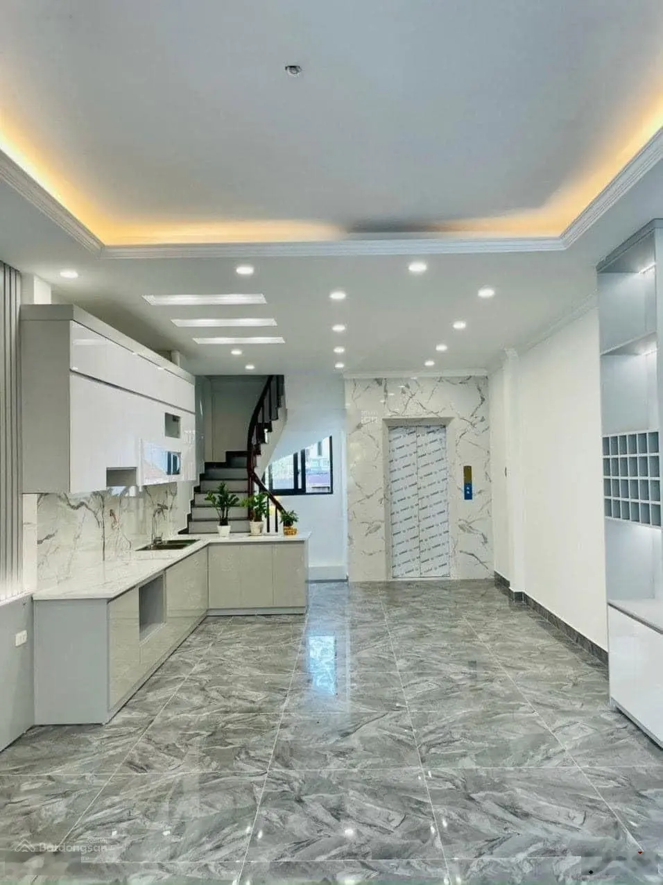 12.5 tỷ-60m2-5 tầng mới thang máy-6 ngủ-ô tô-kim đồng