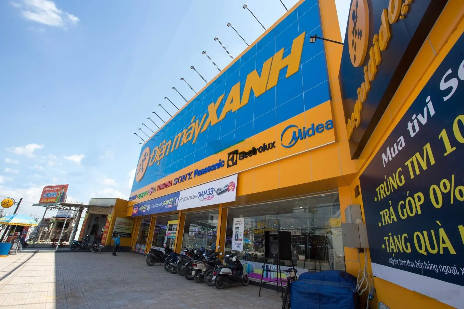 Cần tiền ra gấp lô đất mặt tiền đường nhựa 13m, gần chợ, KCN, SHR, TC 100%, DT: 84m2, giá: 1 tỷ