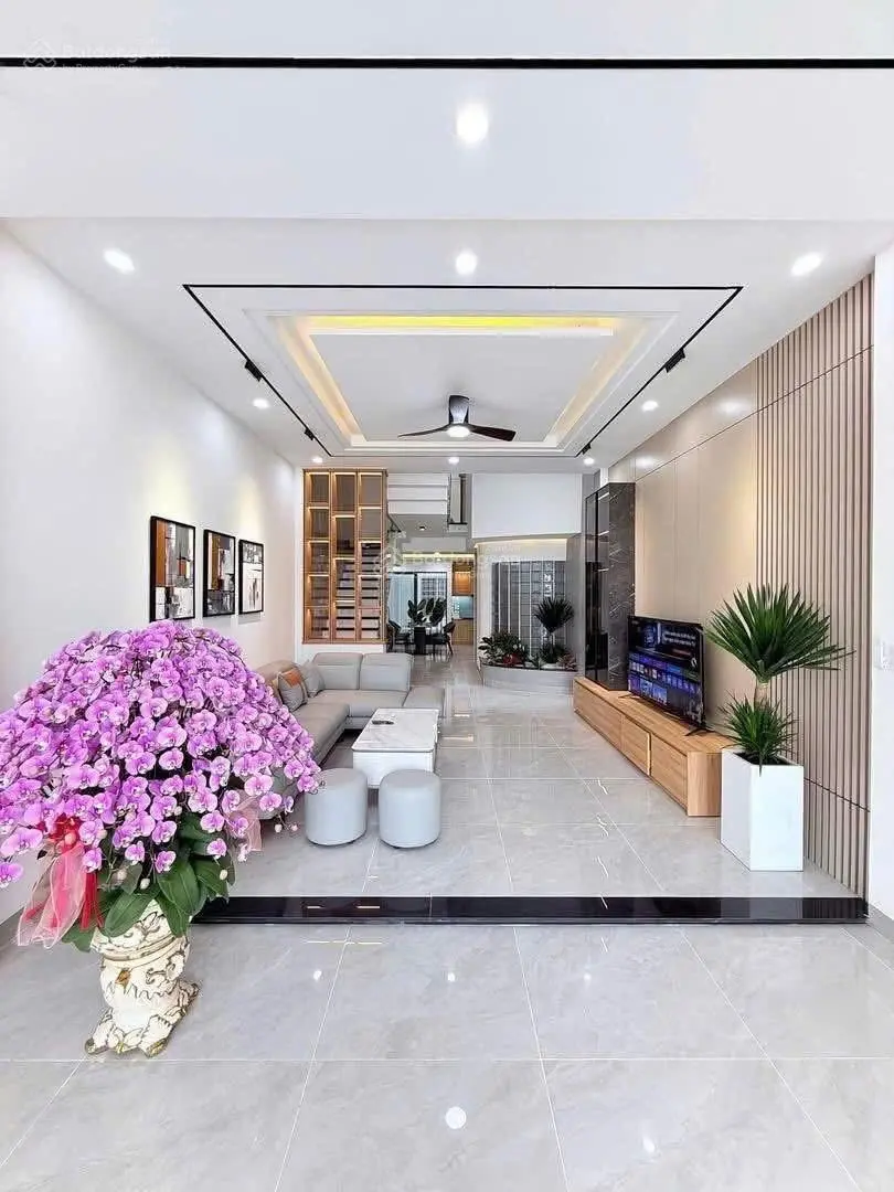 Hot!! Bán nhà đang cho thuê 16tr/th HXH Thích Quảng Đức, P5, Phú Nhuận, DT 53m2, Giá 2tỷ890, SHR