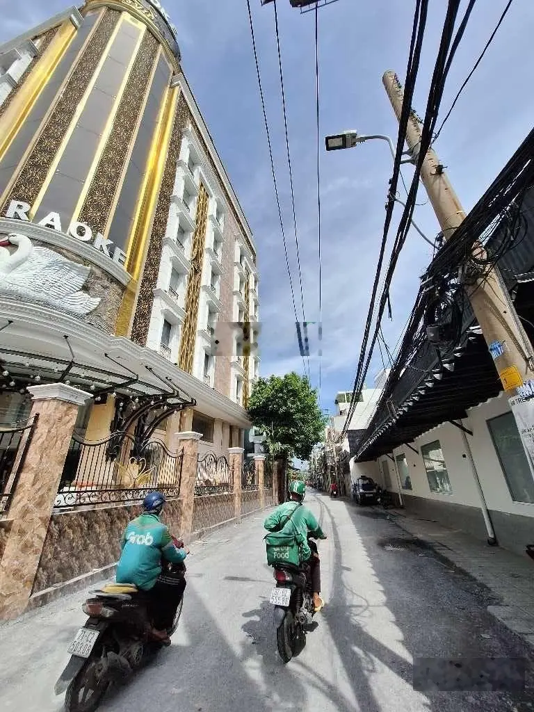 Nhà trung tâm Quận 7, chỉ với tài chính 7 tỷ nhỉnh - Vị trí : 142/ Nguyễn Thị Thập, đường nhựa 8m