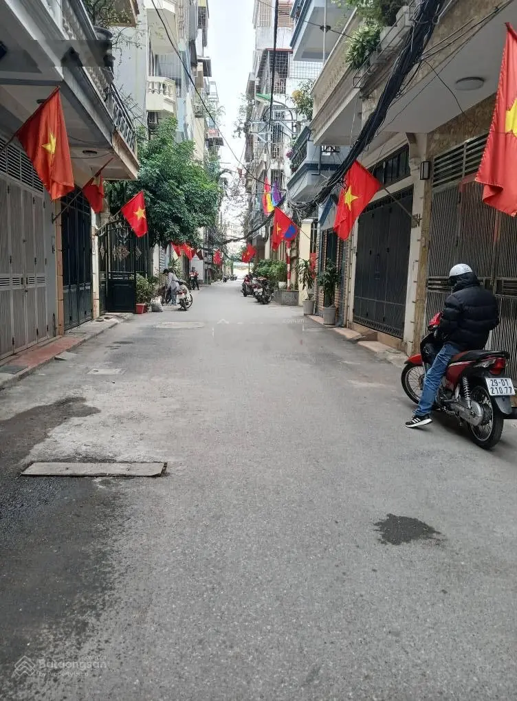 Cần bán nhà mới tại Lê Trọng Tấn. Vỉa hè, phân lô ô tô tránh, DT 70m2, giá 20 tỷ