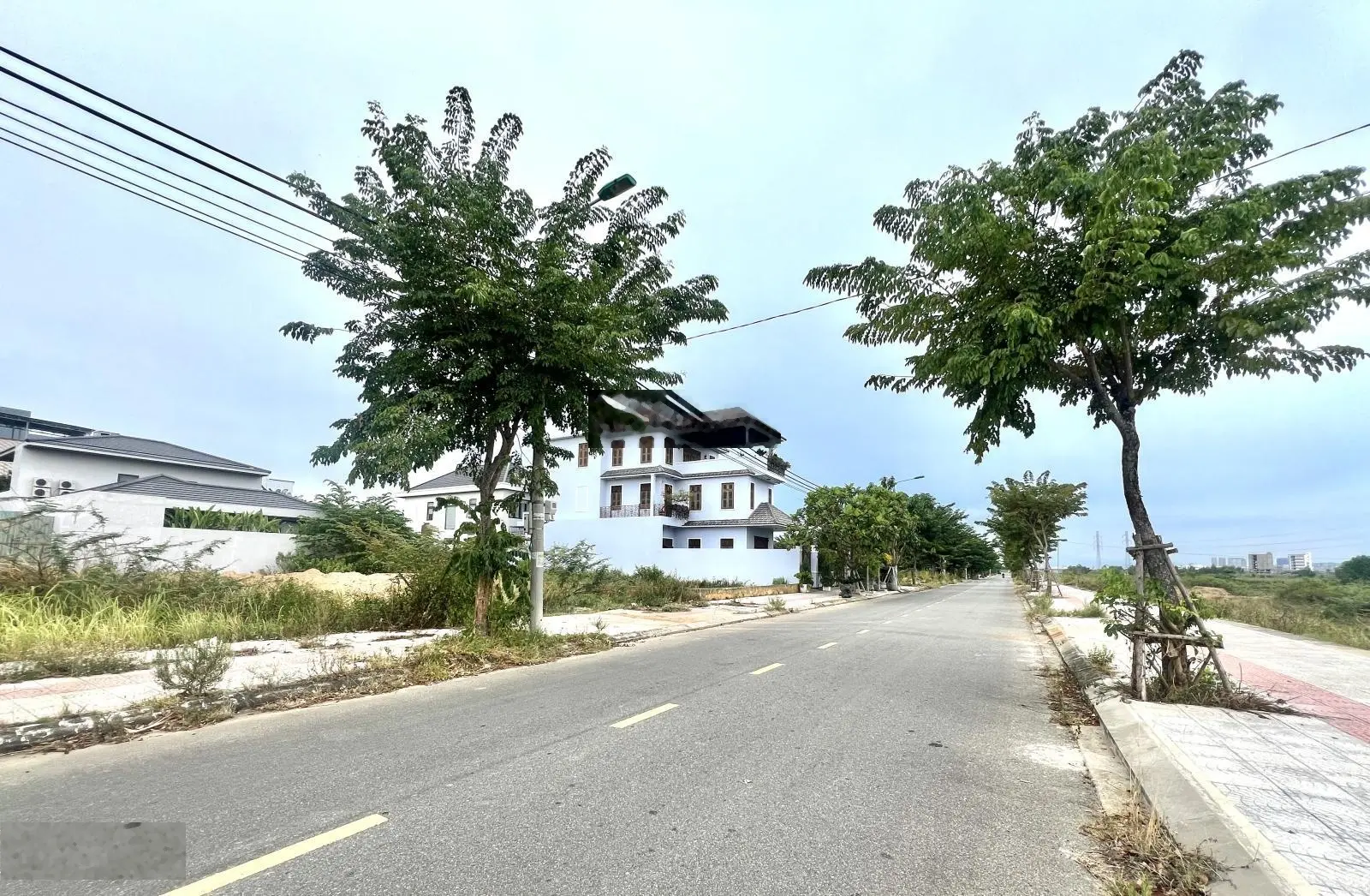 Đất BT đường Nguyễn Đình Thi - view sông 300m2