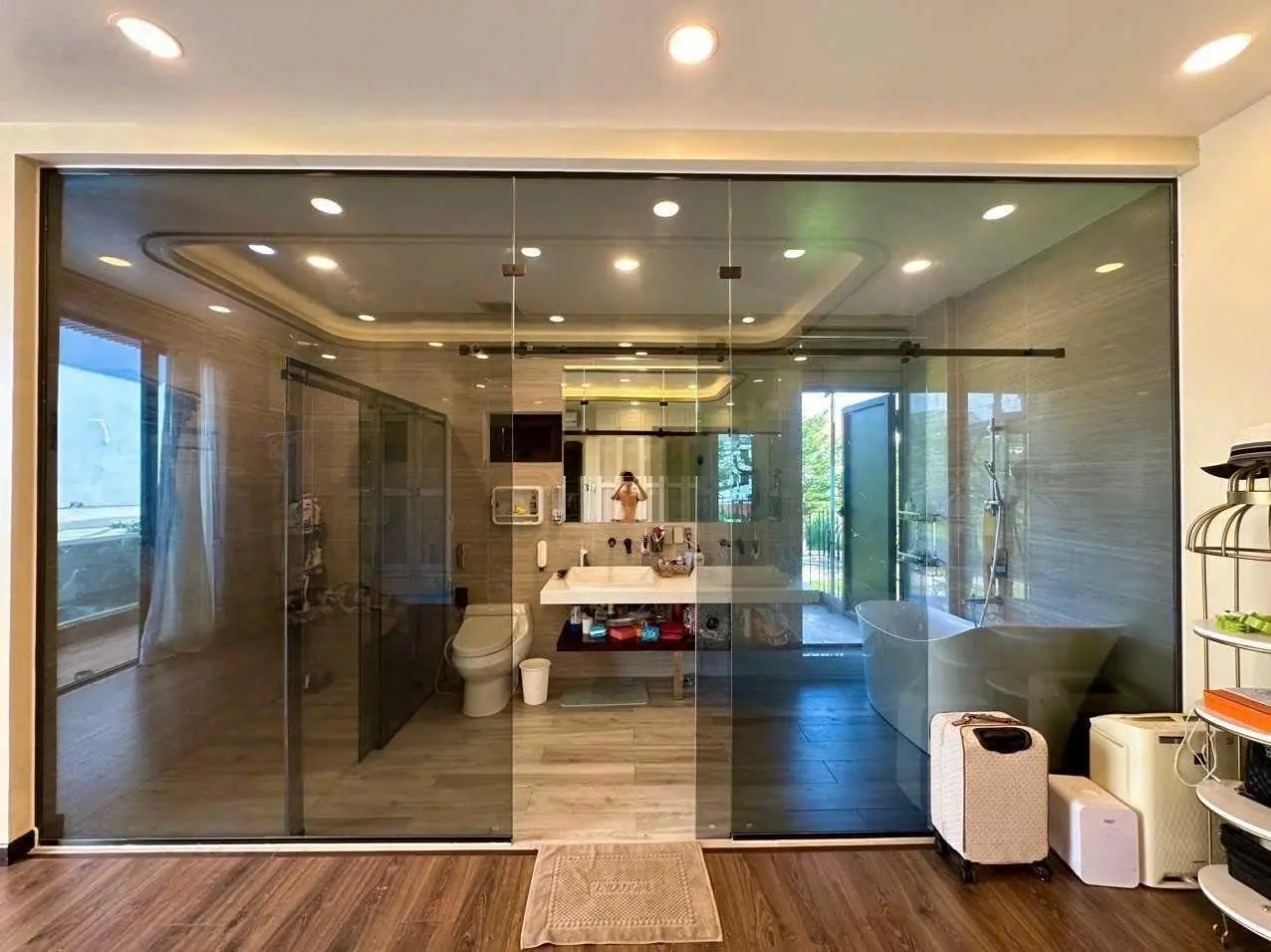 Bán biệt thự khu Compound Trần Não, Bình An, Quận 2. DT 10 x 20m. 3 tầng. Giá bán 32.5 tỷ