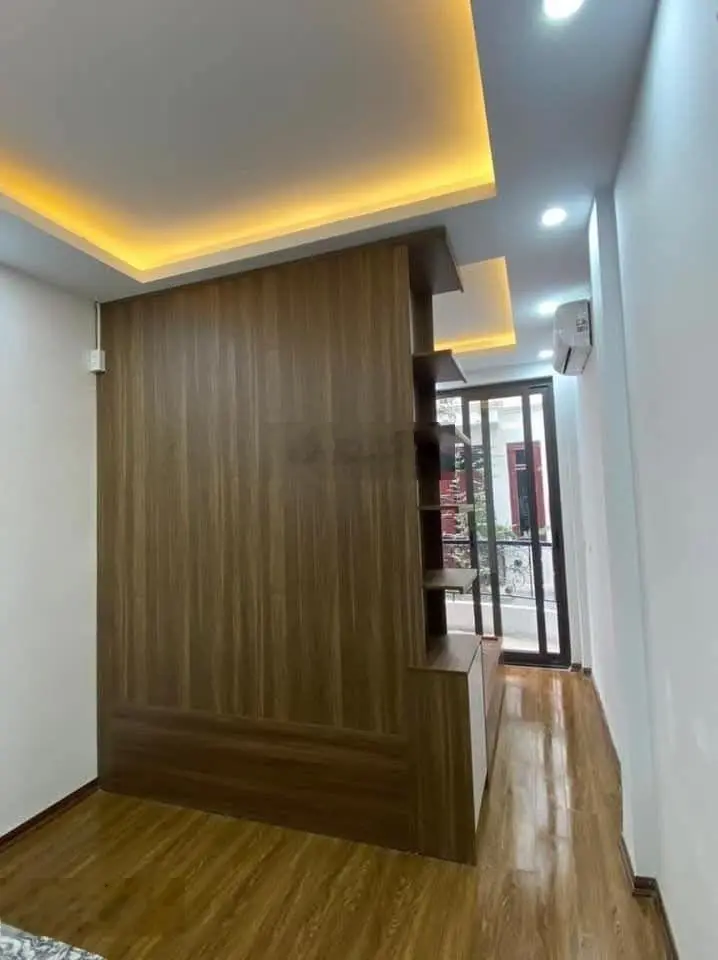 bán nhà thái hà 40m 5T MT 3m giá 9,9 tỷ.nhà phân lô,gần phố, ôtô đỗ của, 20m ra phố. víp nhất khu.