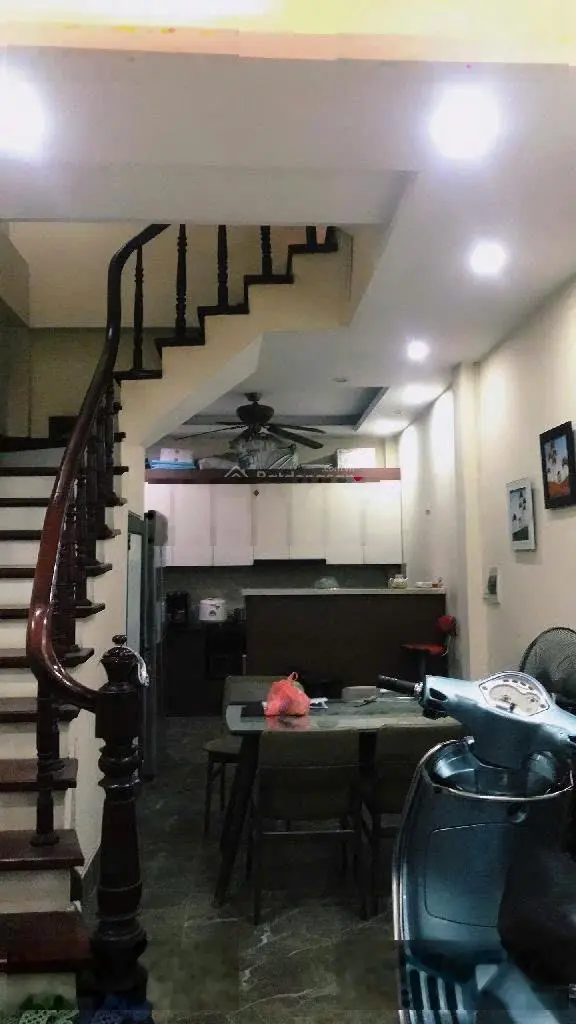 Cần bán nhà Đội Cấn, vị trí đẹp thông thoáng gần phố. 42m2 5tầng