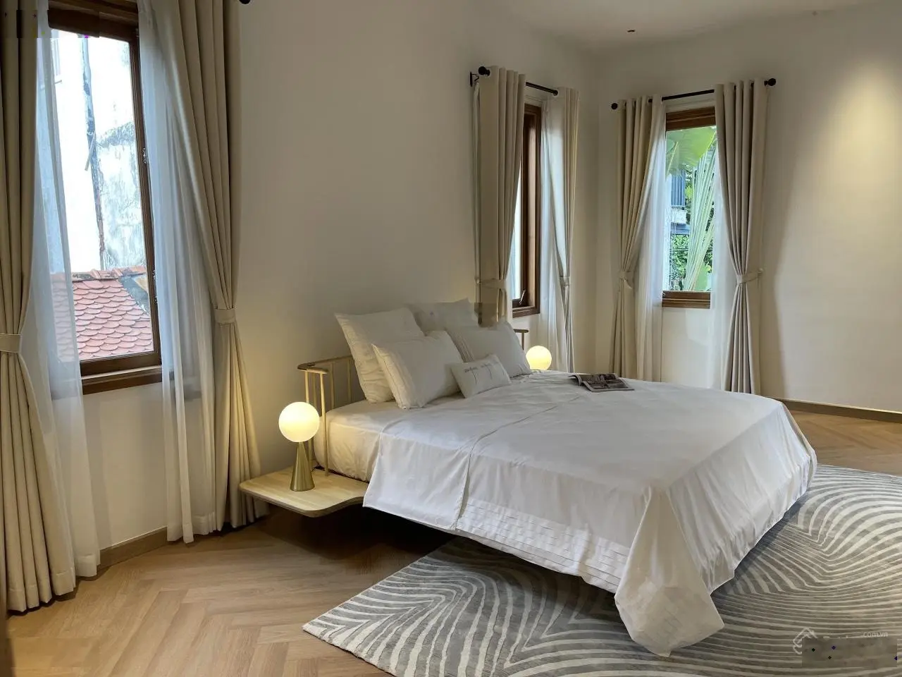 Thảo Điền - bán căn villa 500m2 - sân vườn hồ bơi. Mới 100% full nội thất - chỉ 99 tỷ