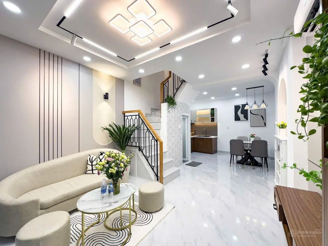 Bán nhà có thang máy, 4 lầu, Đ. Đào Duy Anh Phường 9 Phú Nhuận, DT 75m2, LH 0896 465 ***