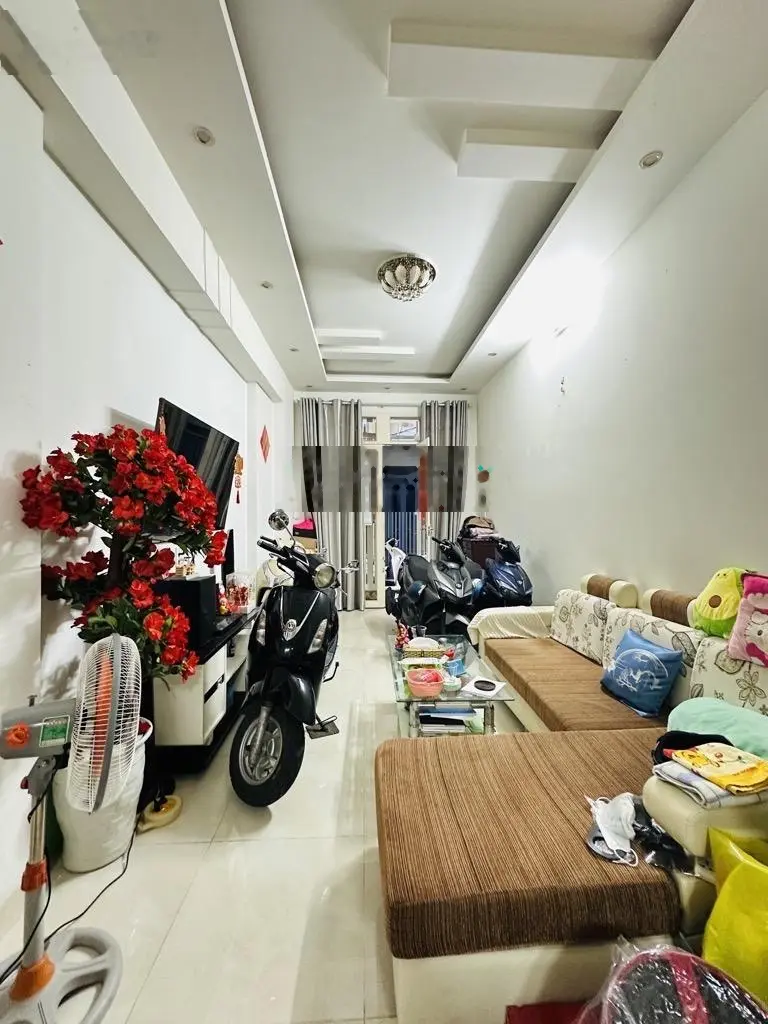 Bán nhà Đoàn Văn Bơ Quận 4 - 4 tầng - 33m2 - 3 tỷ nhỉnh - hẻm 4m thông - tiện kinh doanh