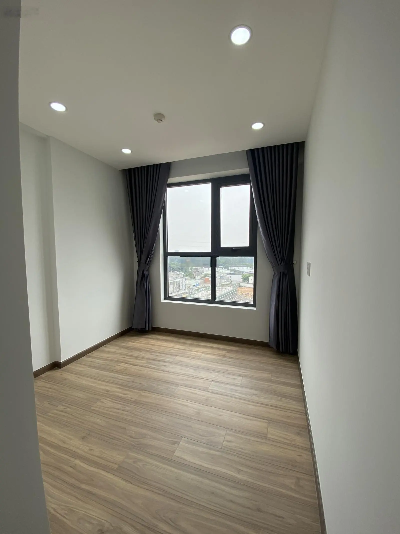 Bán nhanh căn 2PN2WC Bcons Plaza - View hồ đá - Giá chỉ 1ty800, trọn sổ, tầng đẹp