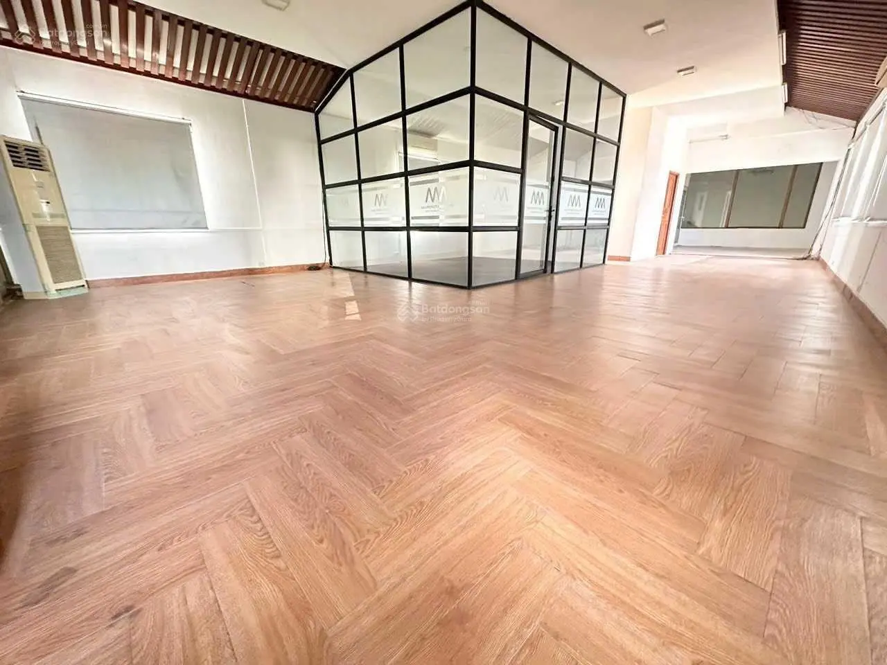 Chính chủ - tòa nhà 8 tầng mặt phố Lò Đúc. Căn góc 230m2, tương lai 2 mặt phố. Dòng tiền 2.6 tỷ/năm