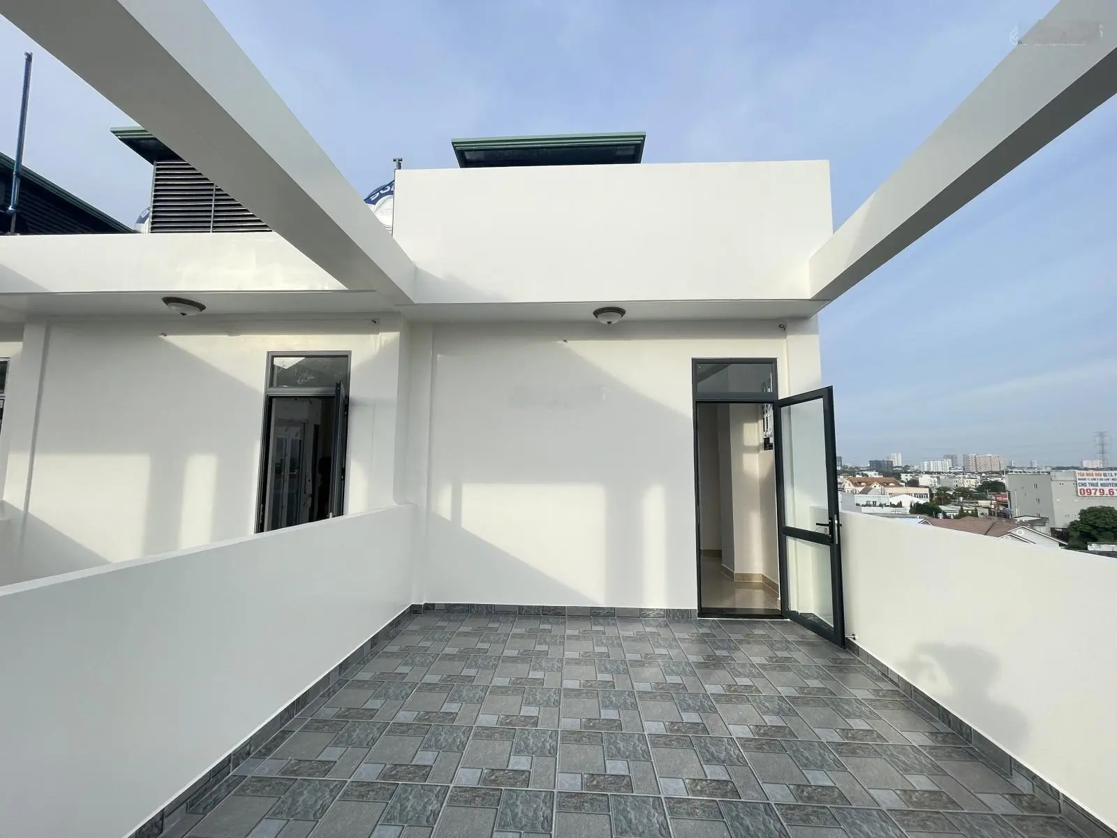 Nhà 1 trệt 5 lầu có thang máy, khu đồng bộ ven sông sài gòn, đường 9m liền kề vạn phúc city