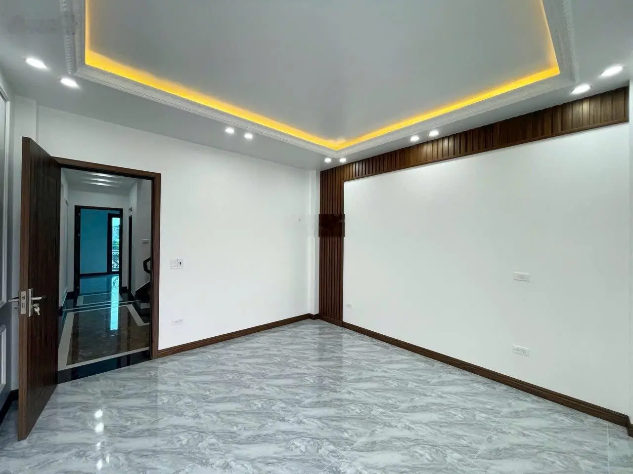 B.án nhà 4 Tầng Độc Lập ô tô vào nhà khu Ngô Gia Tự - Cát Bi