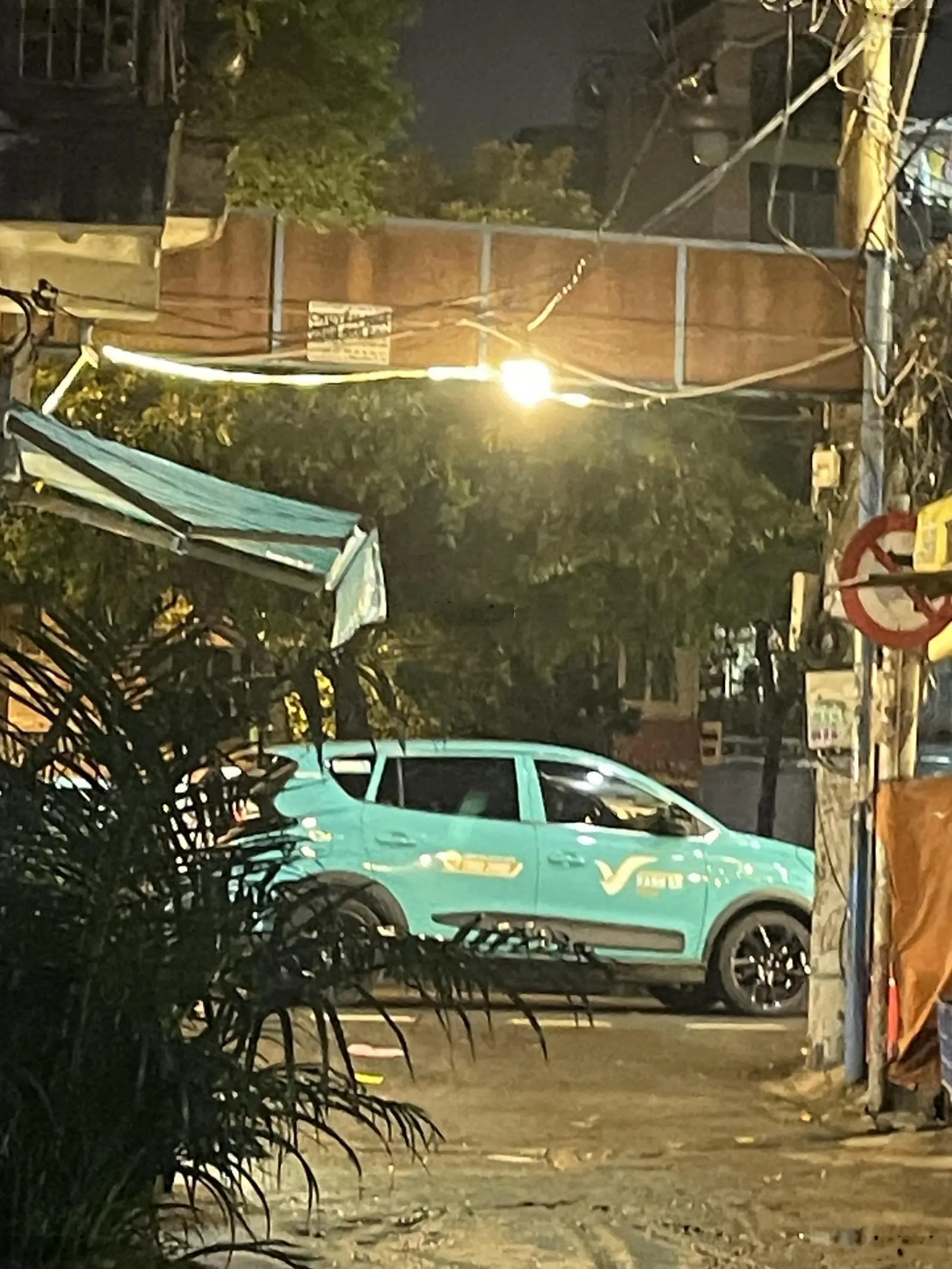 Chính chủ bán nhà 4 tầng 8 phòng Q3,đ. Trần Văn Đang, Tp.HHCM, hẻm 6m, cách Hoàng Sa khoảng 25m