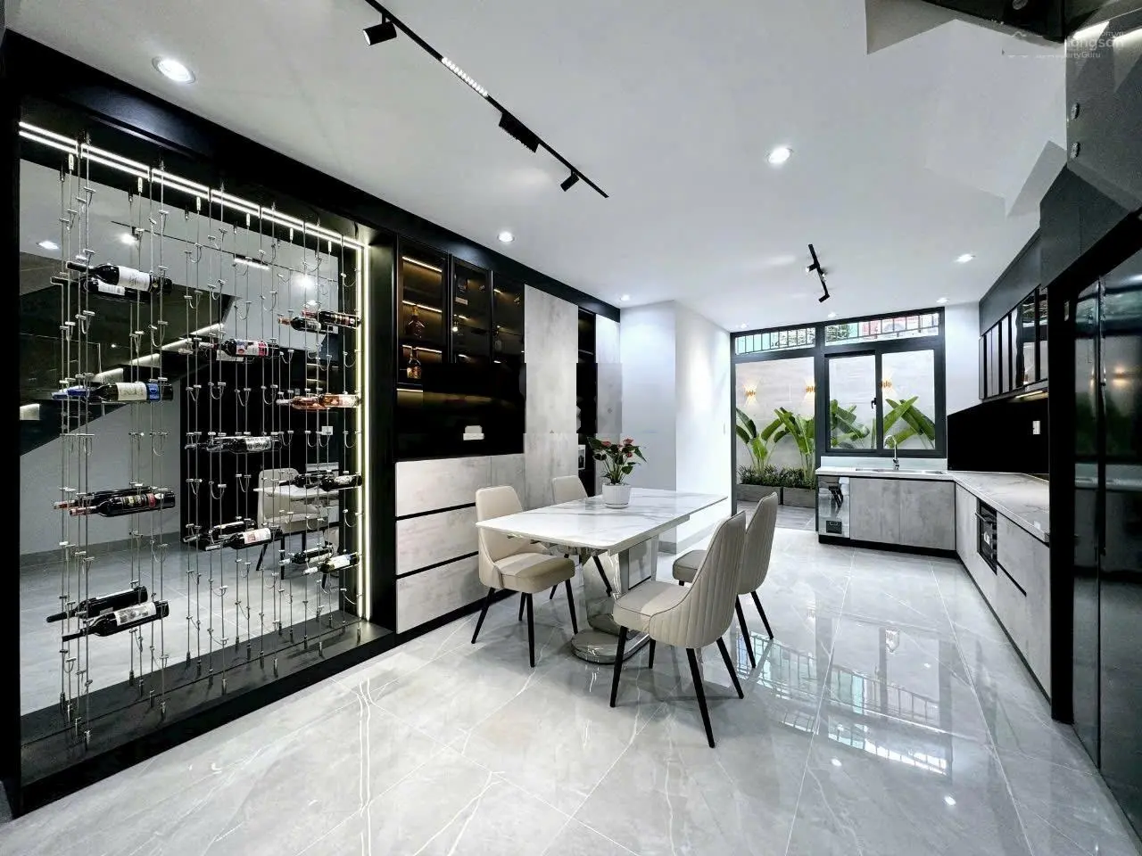 Cô Hai chuyển chỗ ở cần bán nhà Hồng Bàng, Quận 11. Giá rẻ 4,8 tỷ. DT: 60m2 (4x15m). 1 trệt 2 lầu